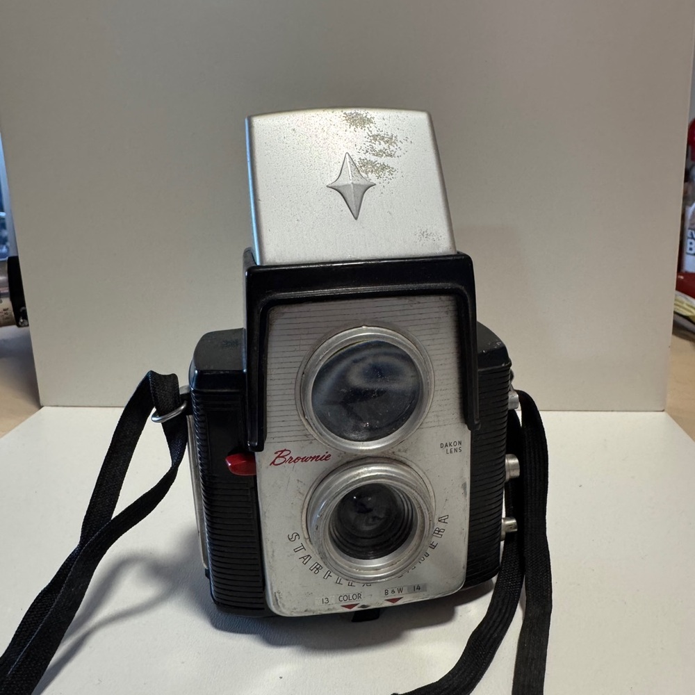 Brownie Starflex Twin Lense Reflexive 127 film, can use 35mm with tweaks